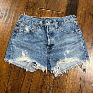 Levi 501 shorts women’s size 28
